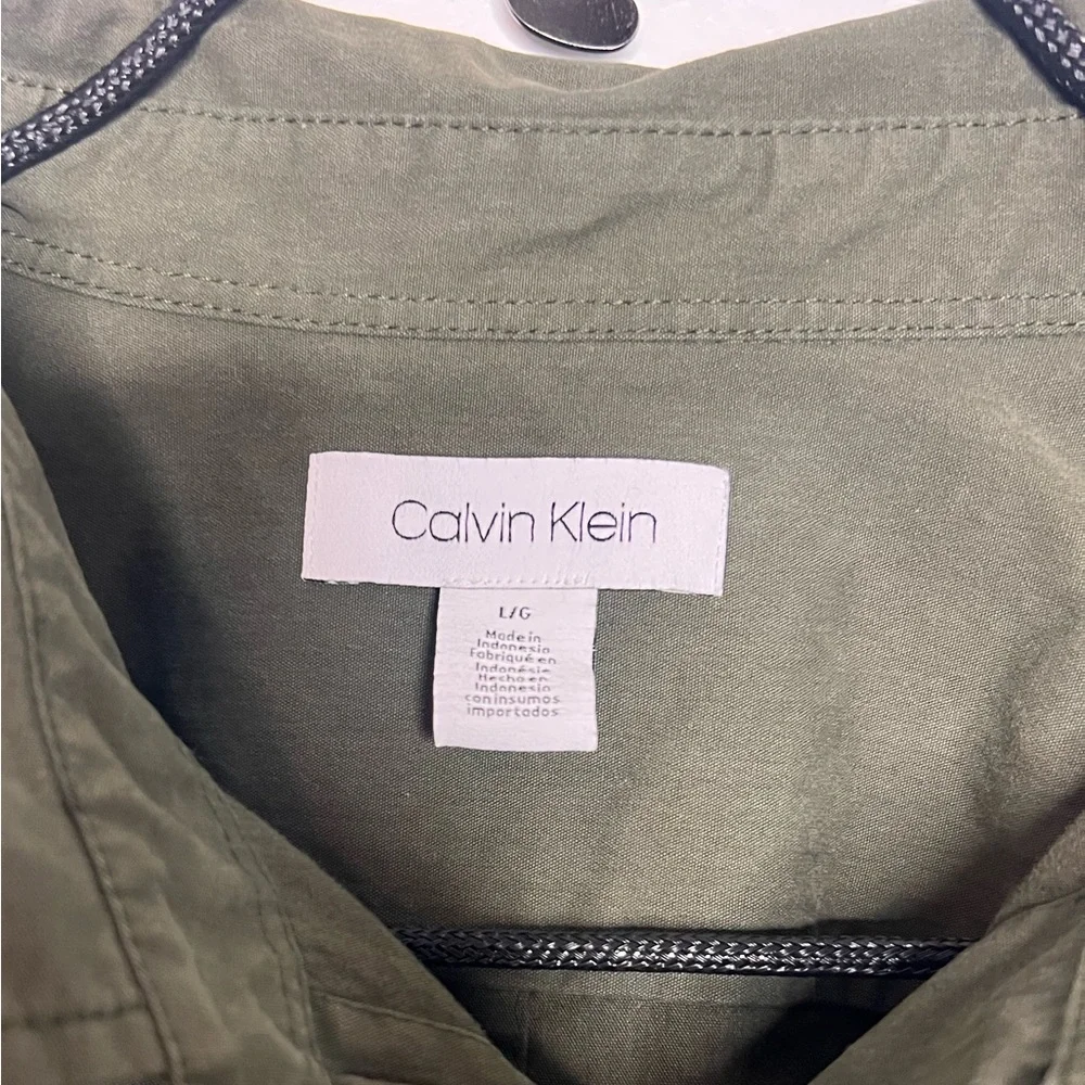 Calvin Klein Men's Long Sleeve Woven Button Down Shirt in Deep Moss